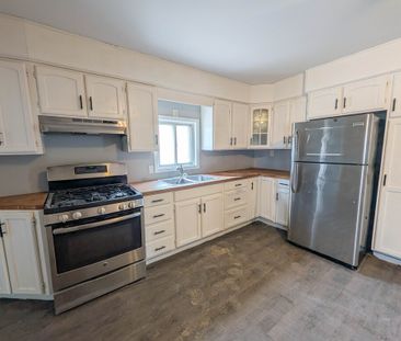 53 Vine St S, St. Catharines - 2 Bed Main Unit - Photo 2