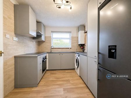 3 bedroom end of terrace house to rent - Photo 5