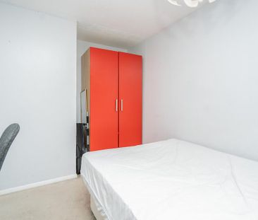 3 bedroom semi-detached house to rent - Photo 6