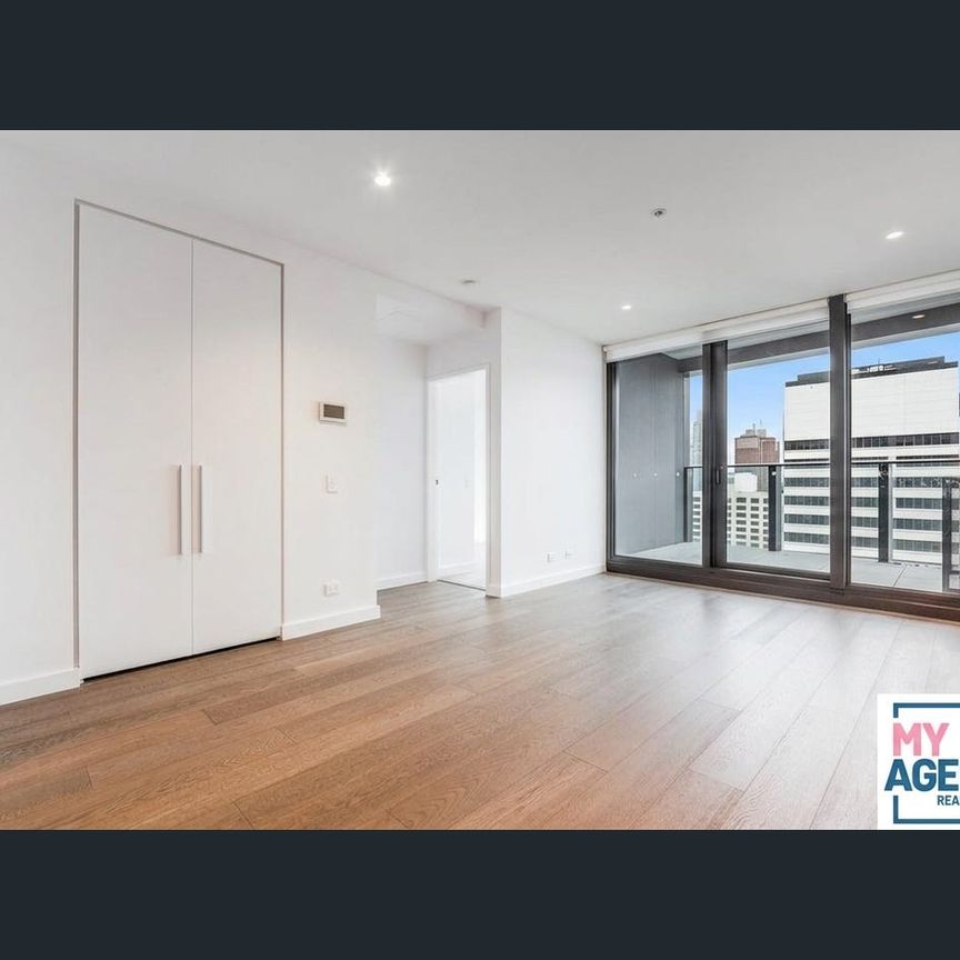 Luxury 1 Bed Apartment with Balcony | Melbourne Quarter - Photo 1