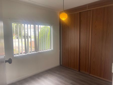 GREAT LOCATION!! RENOVATED 3 BEDROOM HOME! - Photo 3