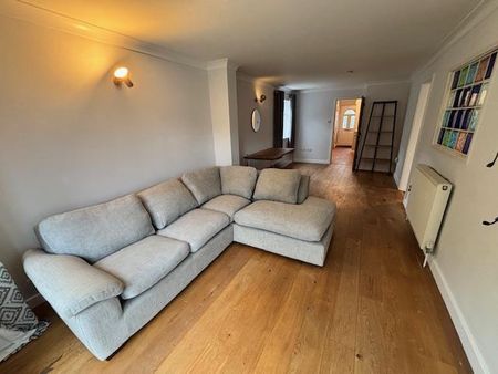 2 bedroom end of terrace house to rent - Photo 2