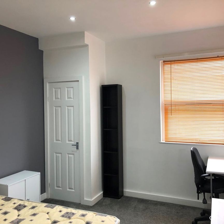 Room in a Shared House, Sackville Street, LS7 - Photo 1