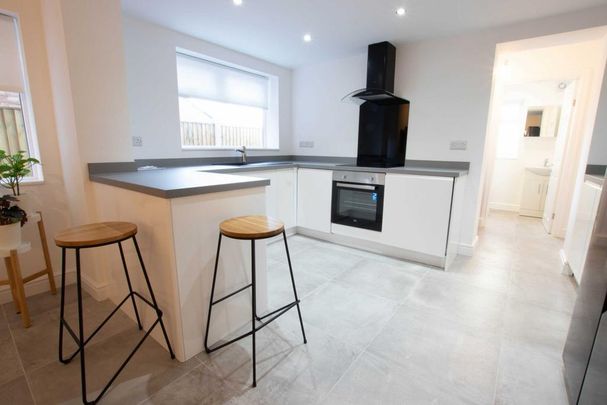 3 bedroom semi-detached house to rent - Photo 1