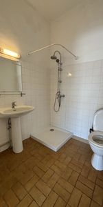 Location Appartement 1 pièce 30m² NIMES 30000 - Photo 3