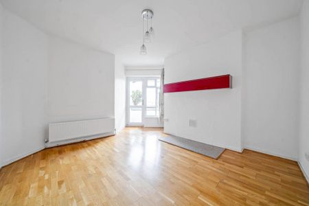 3 bedroom flat to rent - Photo 2