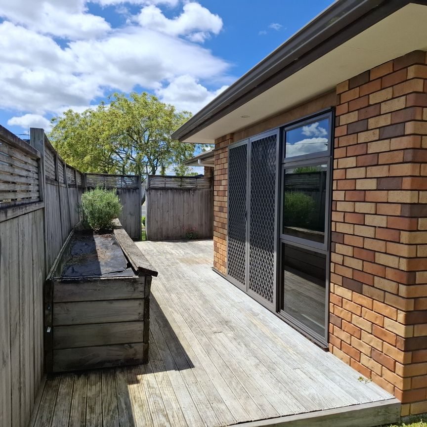 Discover comfort and convenience in this four-bedroom, two-bathroom home located on Bryce Street - just a short stroll from Cambridge’s town centre. - Photo 1