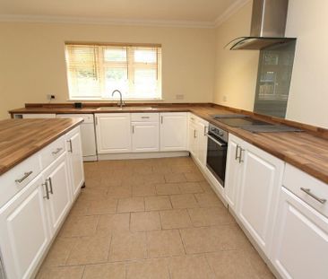 4 bedroom bungalow to rent - Photo 3