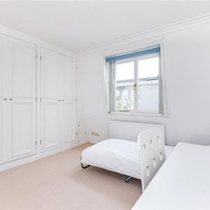 3 bedroom flat in South Kensington - Photo 2