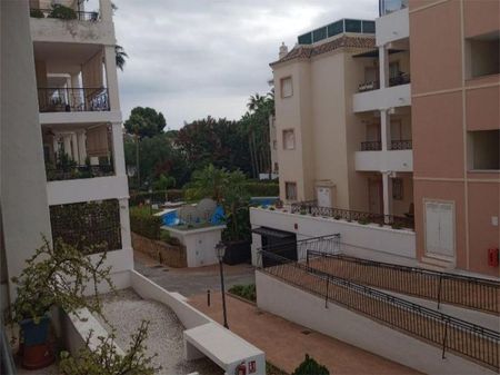 Alquiler de piso en Avenida del Prado - Photo 4