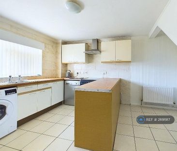 3 bedroom terraced house to rent - Photo 3