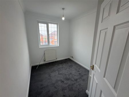Calvert Close, Aldershot, Hampshire, GU12 - Photo 4