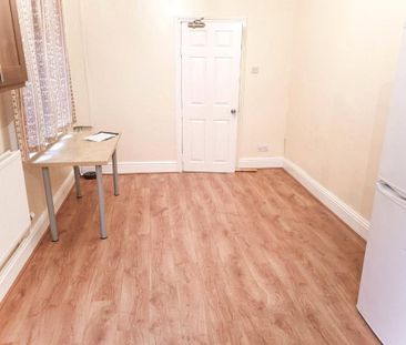 4 bedroom terraced house to rent - Photo 4