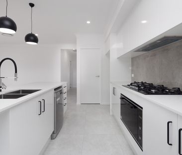 Family Home - Ducted Air Conditioning & Rumpus Room - Rent increase... - Photo 2