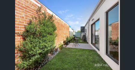 Neat As Pin - Photo 2