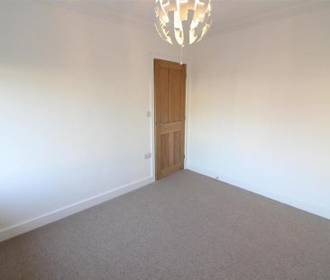 2 bedroom end of terrace house to rent - Photo 6