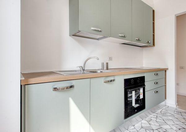 Magnificent single room with balcony in Via Maniago