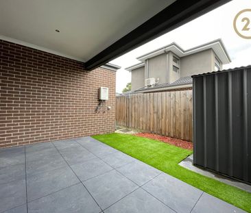 BEAUTIFUL, MODERN & SPACIOUS TOWNHOUSE! - Photo 6