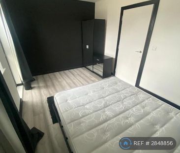 4 bedroom semi-detached house to rent - Photo 3