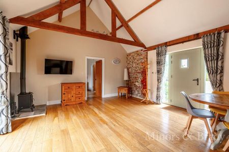 2 bedroom barn conversion to rent - Photo 2
