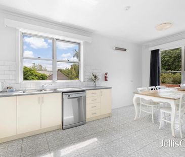 Central Fully Furnished Apartment – How Convenient! - Photo 5