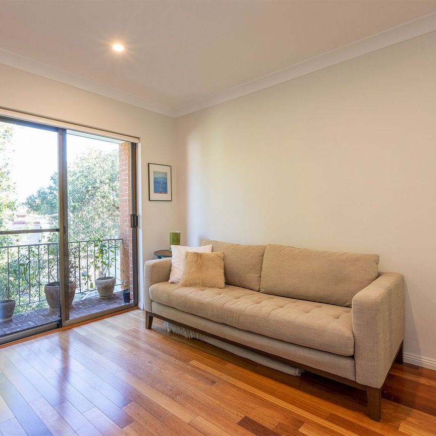 2 Bedroom Unit in Leafy Complex - Photo 1