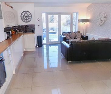 3 bedroom semi-detached house to rent - Photo 5