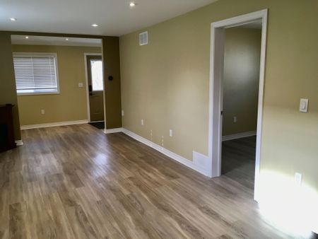 For Lease - 4576 Kalar Road, Niagara Falls, Ontario - Photo 3