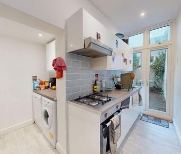 4 bedroom terraced house to rent - Photo 6