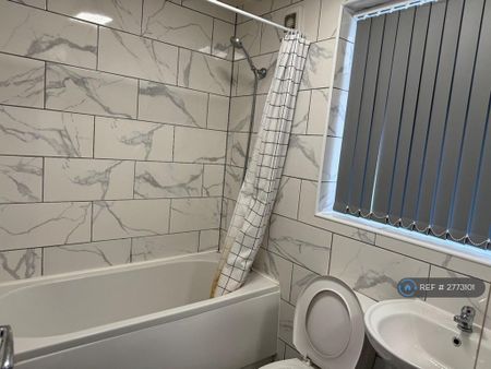 1 bedroom in a house share to rent - Photo 5