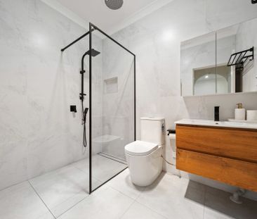 Front 2 Bedroom Villa with Lock up Garage - Photo 3