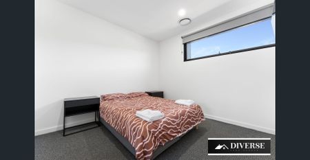 Executive Living at Its Finest – Fully Furnished Townhouse - Photo 5