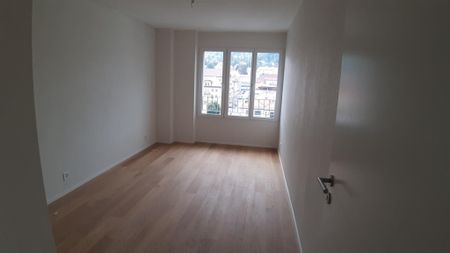 PROTECTED APARTMENTS WITH SUPERVISION - Léopold-Robert 114 - La Pagode, from the 2nd to the 8th floor (3.5 rooms) - Photo 2