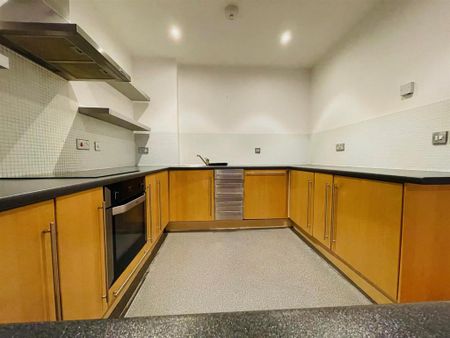 2 bedroom flat to rent - Photo 5