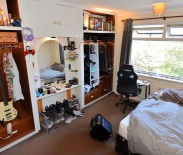 4 bedroom House in Becketts Park Crescent, Leeds - Photo 5