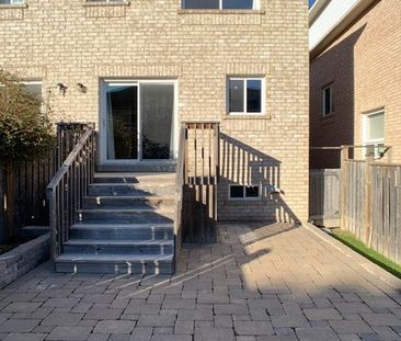 For Lease - 137 Four Seasons Crescent, Newmarket, Ontario - Photo 4