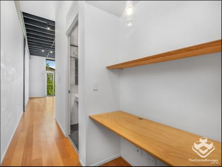 Iconic Woolstore Apartment in the Heart of Teneriffe - Photo 5