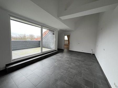 Außergewöhnliche Wohnung im Denkmalschutz mit Parkettboden - Photo 2