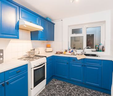 3 Bed Flat, Wellow Close, SO18 - Photo 4