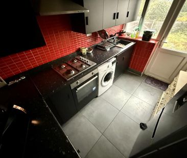 5 bedroom end of terrace house to rent - Photo 1