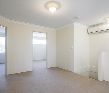 38/27 Meadow Springs Drive, Meadow Springs. - Photo 1