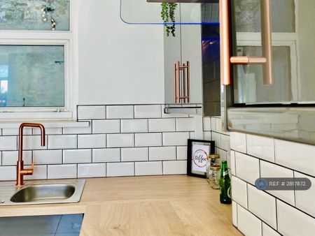 2 bedroom terraced house to rent - Photo 4