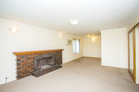 Comfortable Family Home - Photo 2