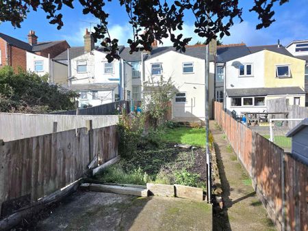 2 bedroom terraced house to rent - Photo 4