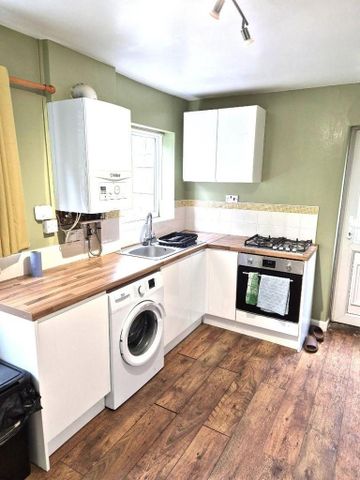 3 bedroom semi-detached house to rent - Photo 4
