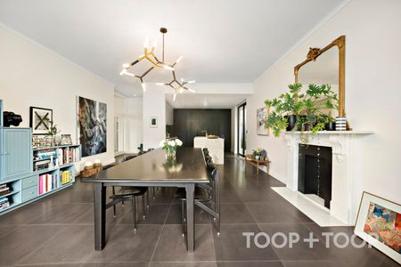 ARCHITECTURAL ELEGANCE IN PRESTIGIOUS WALKERVILLE - Photo 2