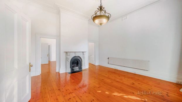 4 Bed, 2 Bath - Photo 1