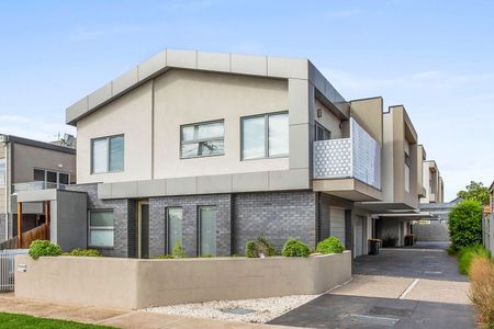 8/5 Queen Street, Essendon VIC 3040 - Photo 5