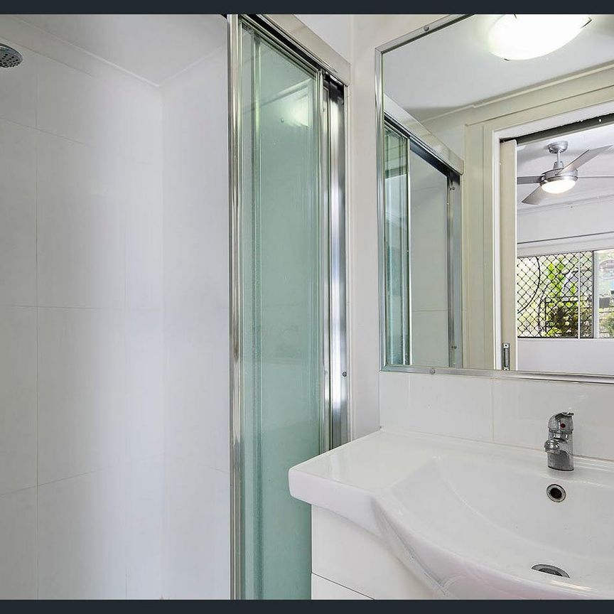 Entertainers Dream Court Yard - Photo 1