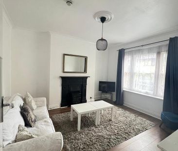 8 bedroom terraced house to rent - Photo 1